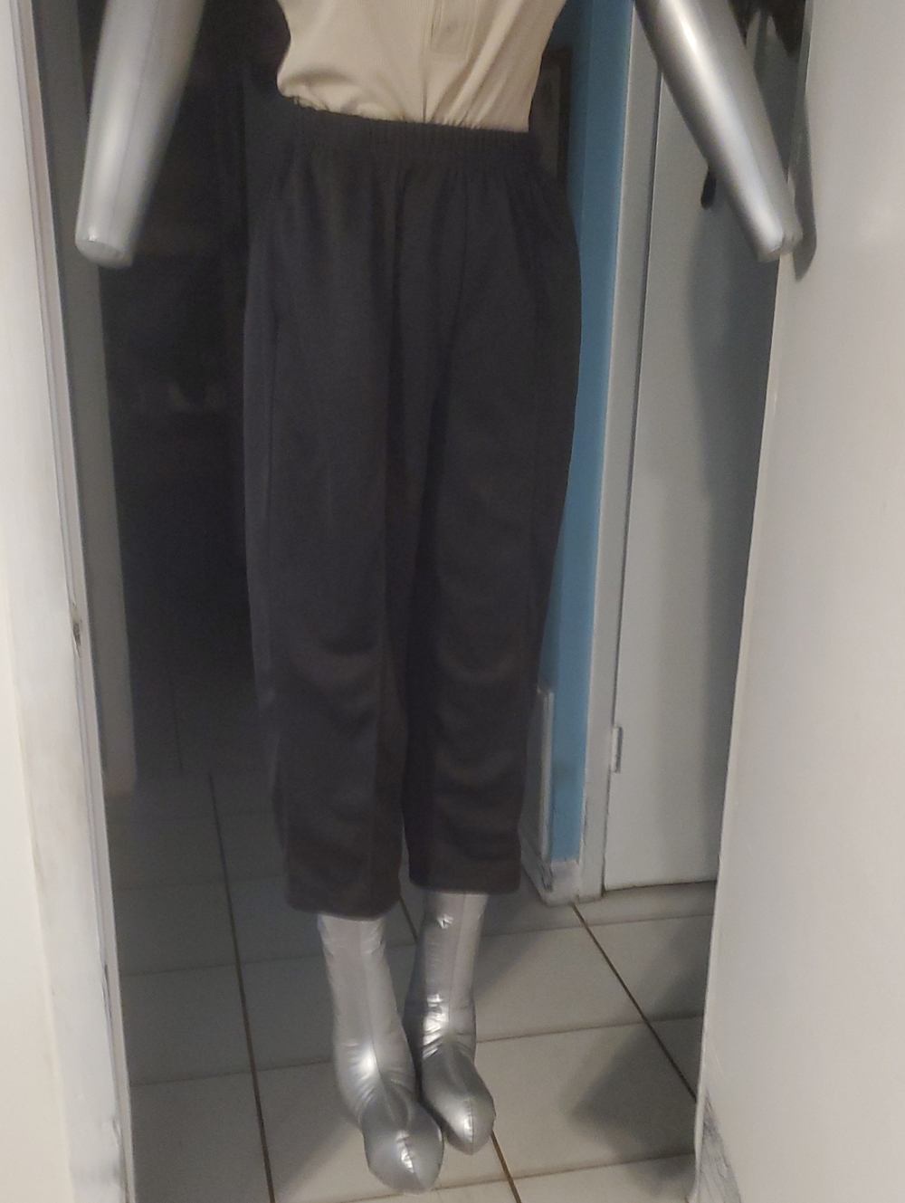 Classic Black Elastic Waist Cropped Pants